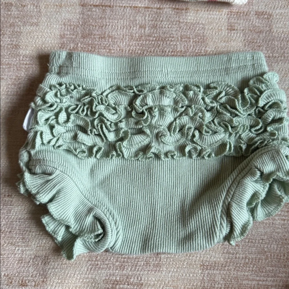 Tahari Fruit Print 2 Piece Set with Ruffled Bloomers size 0-3M